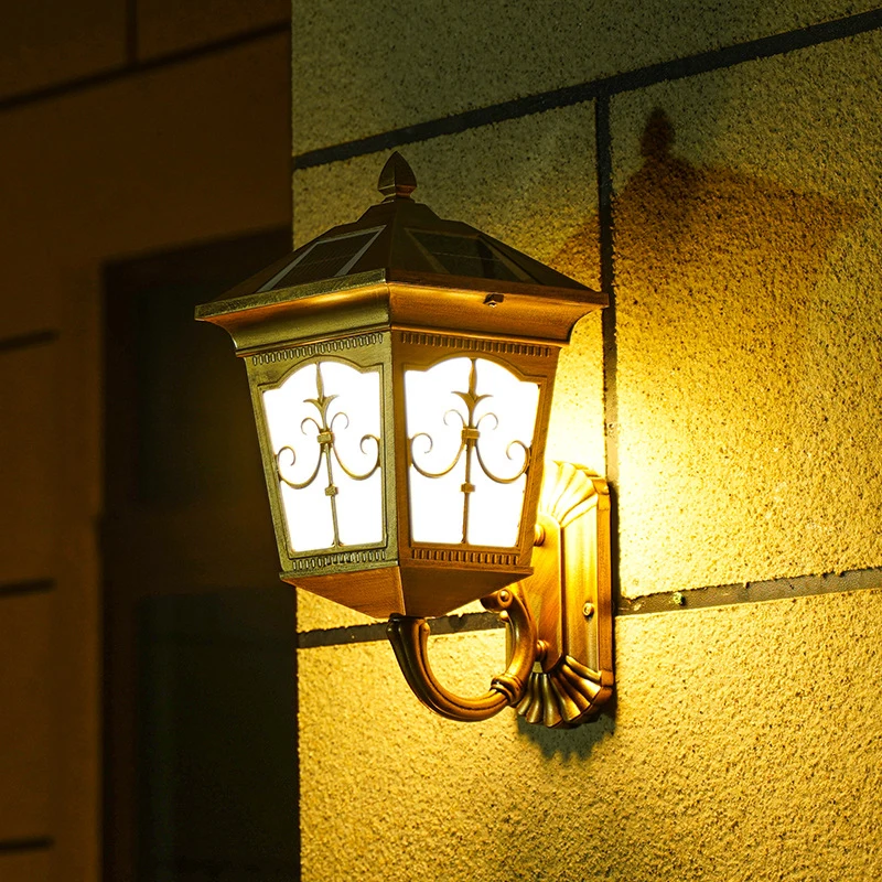 أضواء جدارية مقاومة للماء تعمل - مراجعة Solar Garden Light وسعره