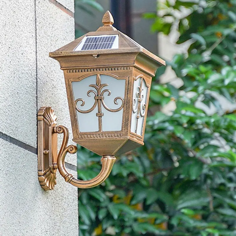 أضواء جدارية مقاومة للماء تعمل - مراجعة Solar Garden Light وسعره